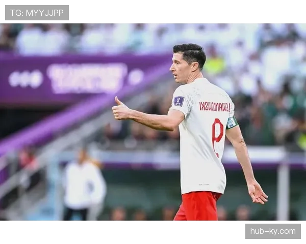 莱万宝刀不老以9球位列射手榜第四 年龄难阻高效输出